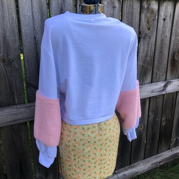 Cropped Faux Fur Shein Sweatshirt - Picture 6 of 8